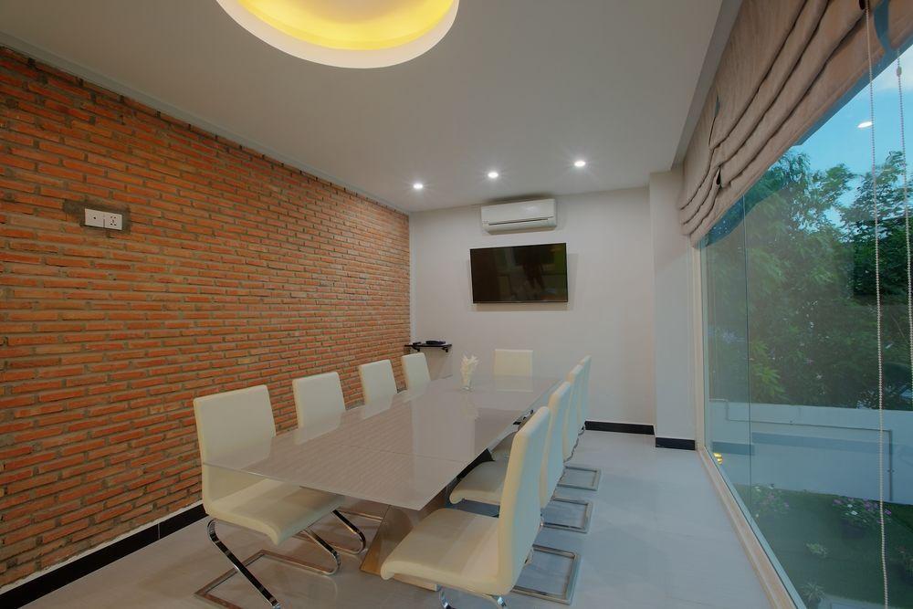 Colina Sky Hotel Phnom Pen Exterior foto