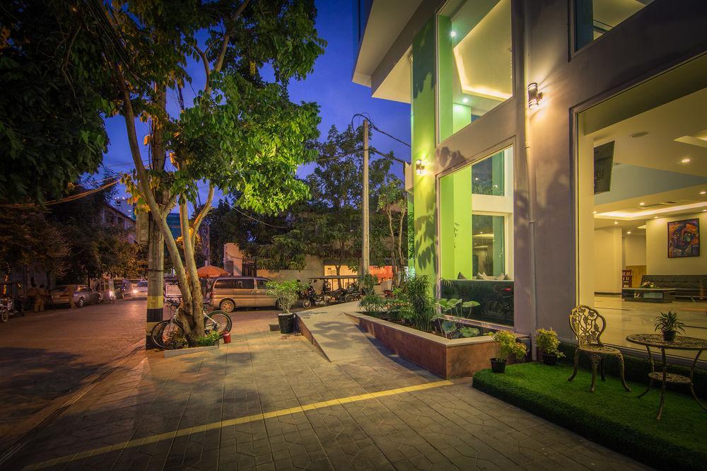 Colina Sky Hotel Phnom Pen Exterior foto