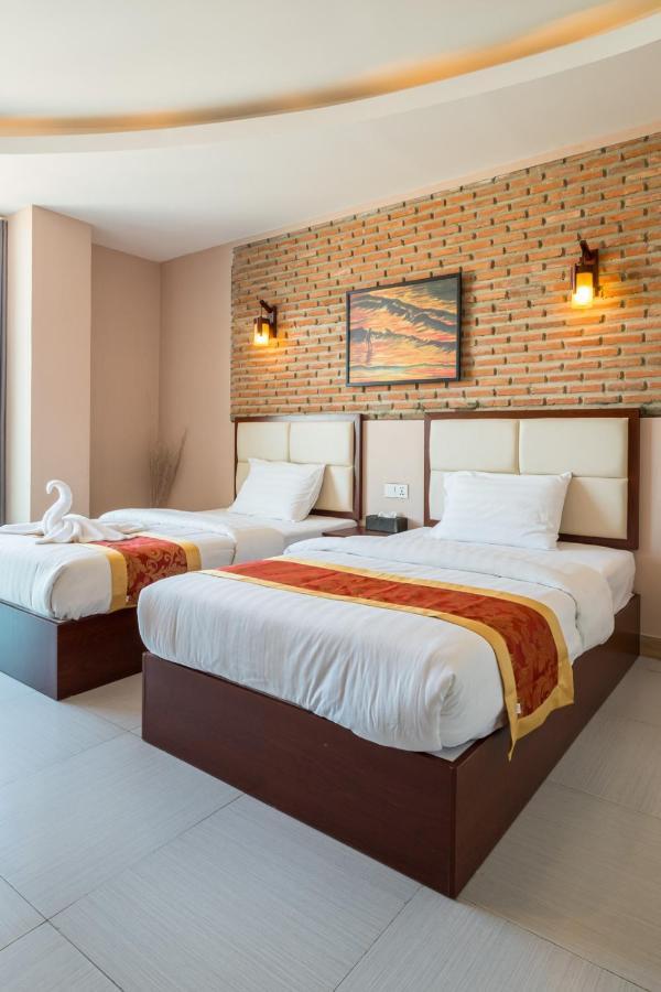 Colina Sky Hotel Phnom Pen Exterior foto